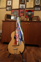 chitarra di scena per          Il Barbiere di Siviglia
